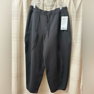 NWT barrel leg lululemon black pants, Sz Large